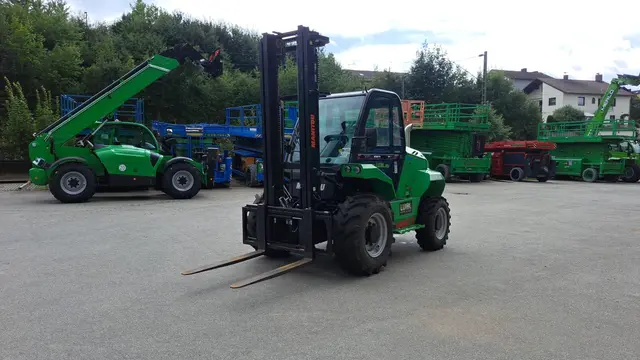 Bild 1 einer Mietmaschine vom Typ 3 Tonnen Geländestapler | Manitou M30-4