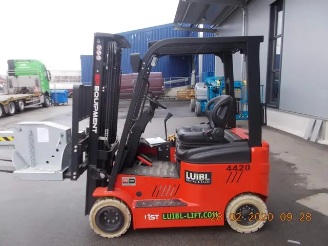 Bild 2 einer Mietmaschine vom Typ 2 tonne electric four-wheeler | EP CPD20L1-Li 4700 mm