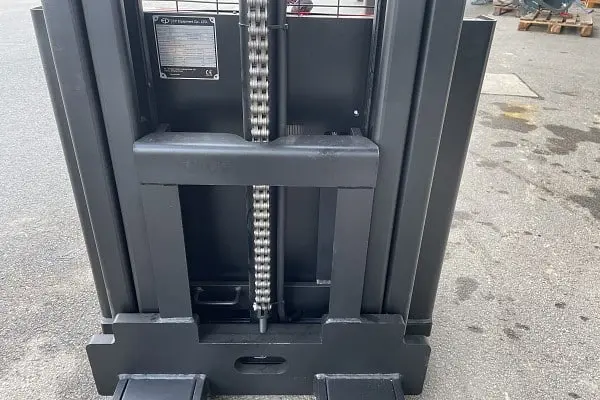 Bild 1 einer Mietmaschine vom Typ 1,2 Tonnen HH | EP ESL 122 2700 mm