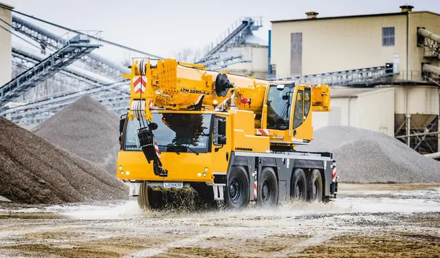 Bild 0 einer Mietmaschine vom Typ Mobile crane 90 tons | Liebherr LTM 1090 4.2