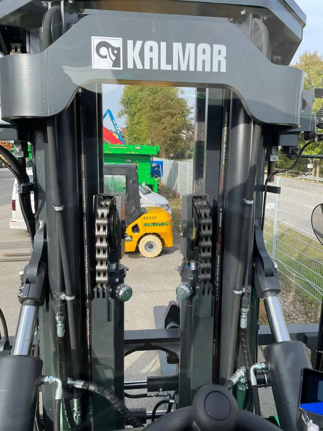 Bild 4 einer Mietmaschine vom Typ 18 tonnes diesel | Kalmar DCG 180-6T 4500 mm