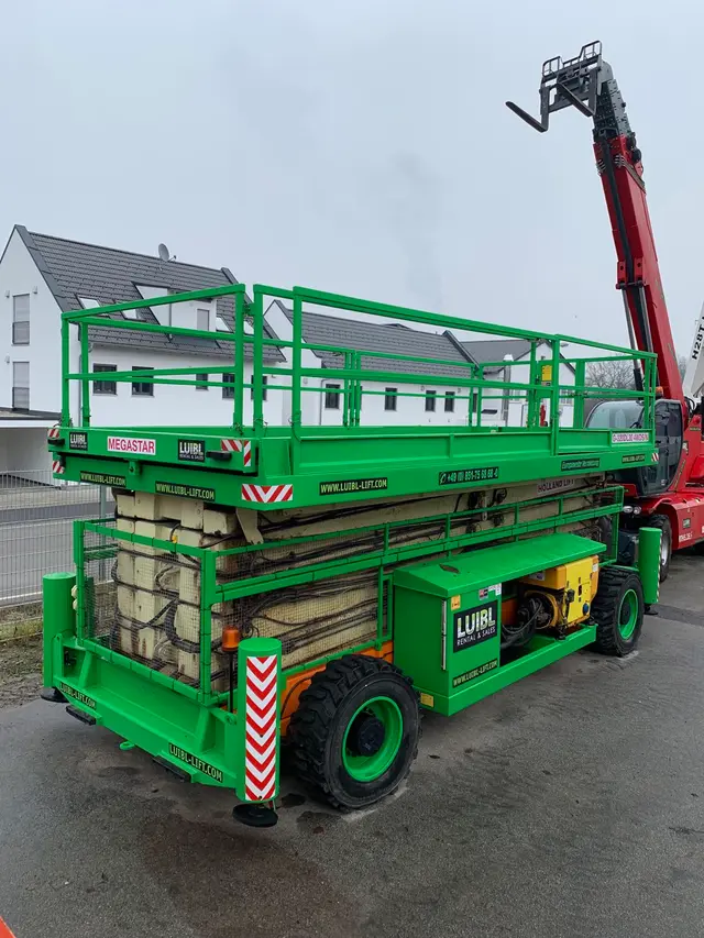 Bild 4 einer Mietmaschine vom Typ SBD-337 | Holland Lift Megastar G320
