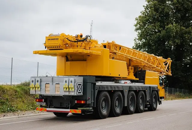 Bild 2 einer Mietmaschine vom Typ Mobile crane 150 tons | Liebherr LTM 1150 5.3