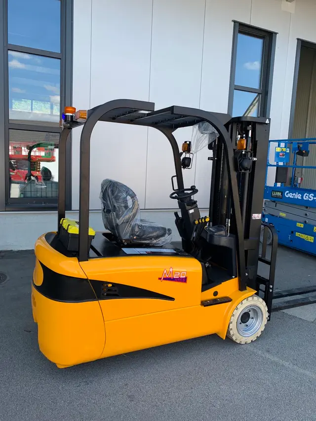 Bild 1 einer Mietmaschine vom Typ 2 tonne electric three-wheeler | Maximal Forklift FB20S-MJZ 4500 mm