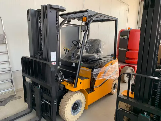 Bild 3 einer Mietmaschine vom Typ 3.5-tonne Electric Forklift | Maximal FBA35-JZ 4500 mm