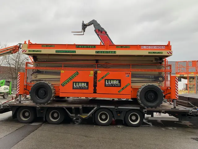 Bild 0 einer Mietmaschine vom Typ SBD-337 | Holland Lift HL 340D30 4WDS/N