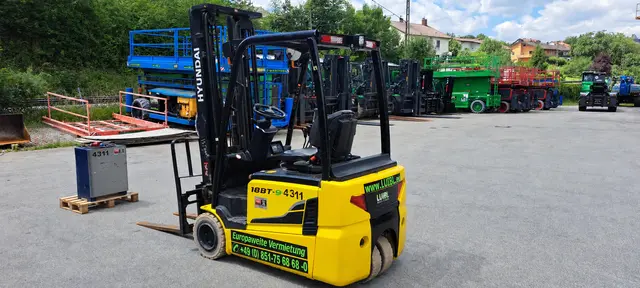 Bild 2 einer Mietmaschine vom Typ 1.8 tonne electric tricycle | Hyundai 18BT-9 5500 mm