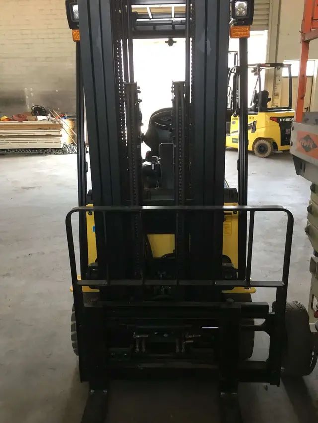 Bild 1 einer Mietmaschine vom Typ 1.5 tonne electric tricycle | Hyundai 15BT-9 5500 mm
