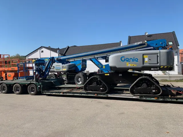Bild 0 einer Mietmaschine vom Typ TB-218XC | Genie S-65XC Trax