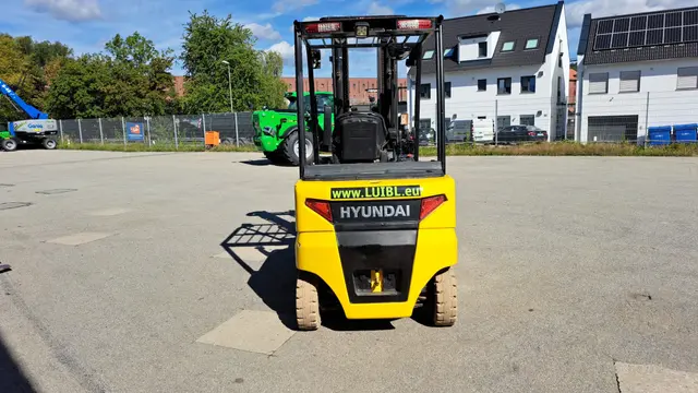 Bild 4 einer Mietmaschine vom Typ 3 tonnes electric | Hyundai 30BH-9 6000 mm
