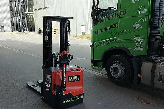 Bild 0 einer Mietmaschine vom Typ 1,6 Tonnen HH | EP ES16-16WA 5500 mm
