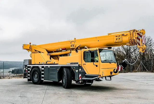 Bild 1 einer Mietmaschine vom Typ Mobilkran 40 Tonnen | Liebherr LTM 1040 2.1