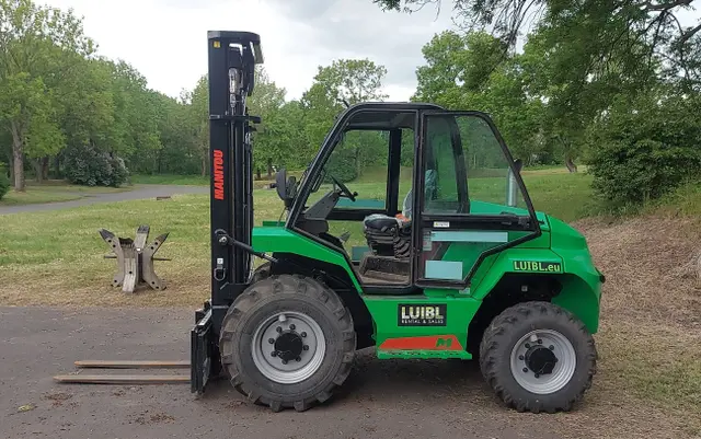 Bild 4 einer Mietmaschine vom Typ 3 Tonnen Geländestapler | Manitou M30-4