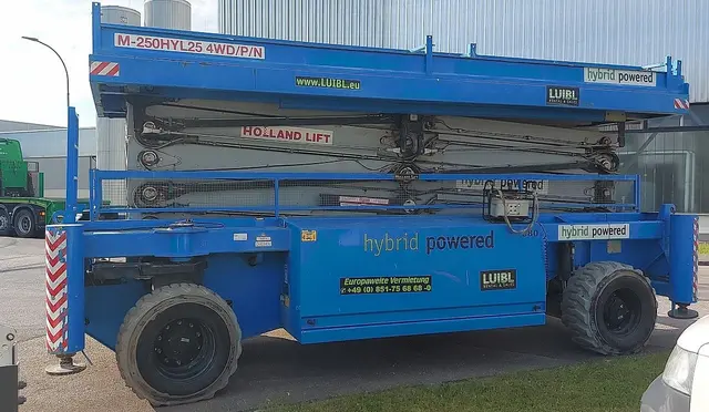 Bild 2 einer Mietmaschine vom Typ SBH-270 | Holland Lift M250HYL25 Combistar 4WD P/N