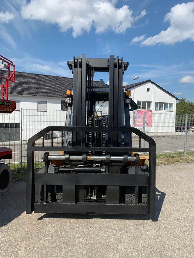 Bild 4 einer Mietmaschine vom Typ 5 Tonnen Diesel | Maximal Forklift FD50T 4800 mm