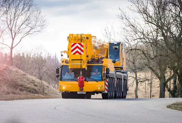Bild 1 einer Mietmaschine vom Typ Mobile crane 450 tons | Liebherr LTM 1450 8.1