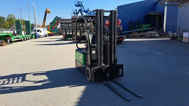 Bild 1 einer Mietmaschine vom Typ 1.8 tons electric three-wheeler| EP CPD18TV8 4800 mm