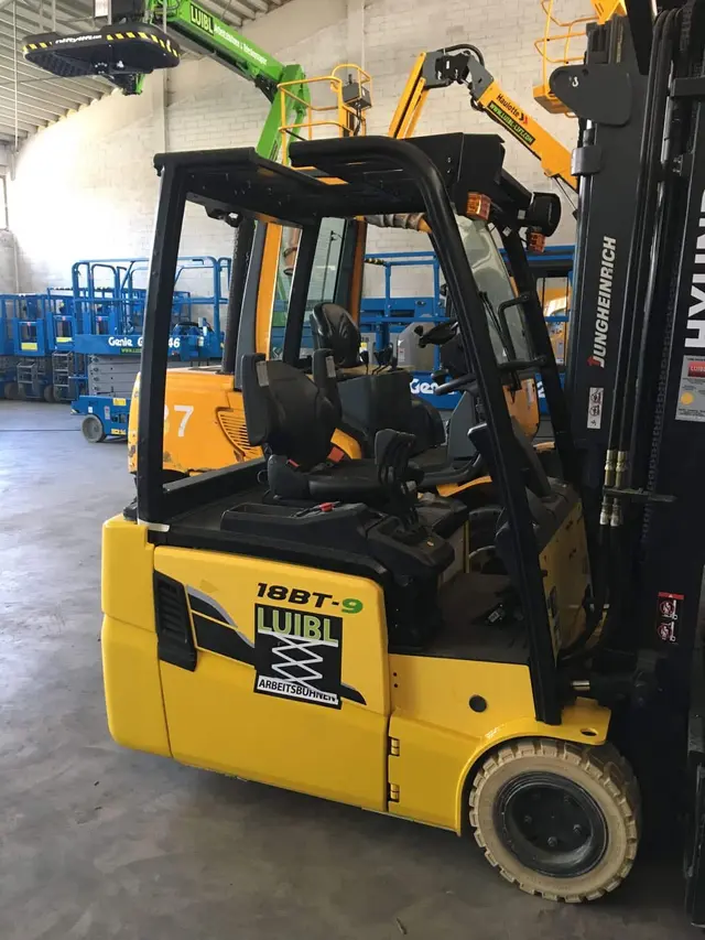 Bild 0 einer Mietmaschine vom Typ 1.8 tonne electric tricycle | Hyundai 18BT-9 5500 mm