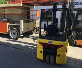 Bild einer Mietmaschine vom Typ 1,5 Tonnen Elektro Dreirad | Hyundai 15BT-9 5500 mm
