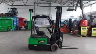 Zdjęcie wypożyczonej maszyny tego typu 1,8 ton elektryczny trójkołowy | EP CPD18TV8 6000 mm