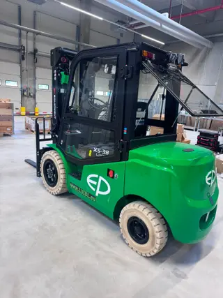 Vorschaubild 2 einer Mietmaschine vom Typ 3.8-tonne Electric Forklift | EP EFL382X5 4800 mm