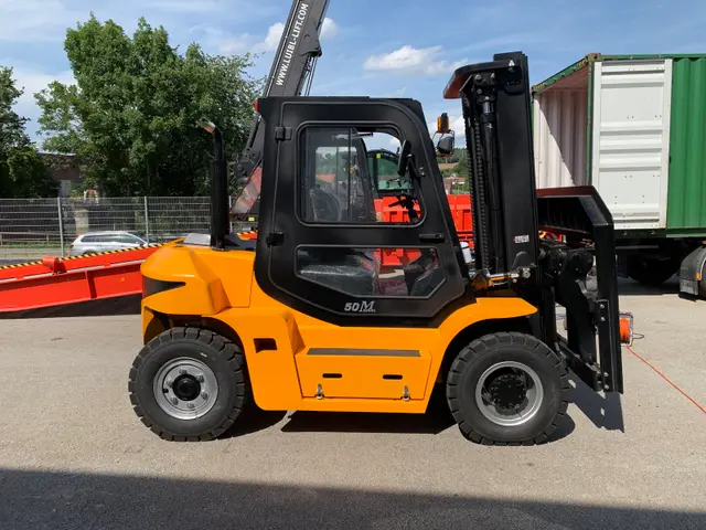 Bild 1 einer Mietmaschine vom Typ 5 Tonnen Diesel | Maximal Wózki FD50T 4800 mm