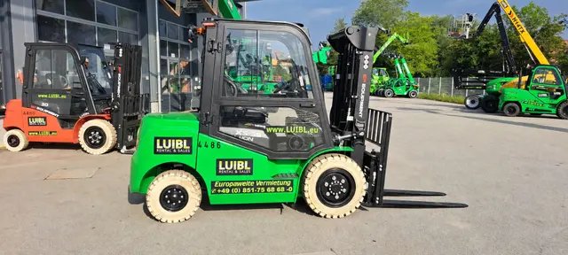 Bild 3 einer Mietmaschine vom Typ 3.8-tonne Electric Forklift | EP EFL382X5 4500 mm