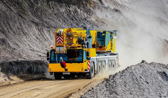 Bild 1 einer Mietmaschine vom Typ Mobile crane 230 tons | Liebherr LTM 1230 5.1