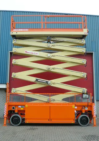 Bild einer Mietmaschine vom Typ SBE-330 | Holland Lift HL330_E14_4WDS