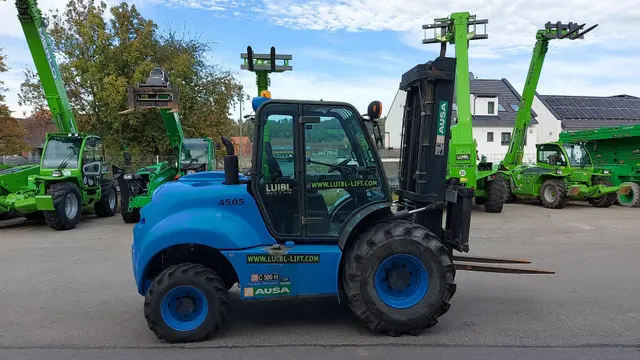 Bild 2 einer Mietmaschine vom Typ 5 tonne rough terrain forklift | Ausa C500H x4