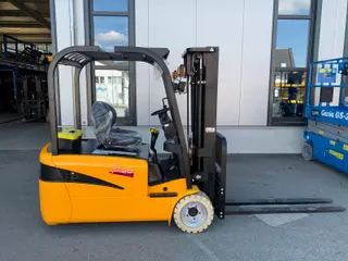 Bild einer Mietmaschine vom Typ 2 Tonnen Elektro Dreirad | Maximal Forklift FB20S-MJZ 4500 mm