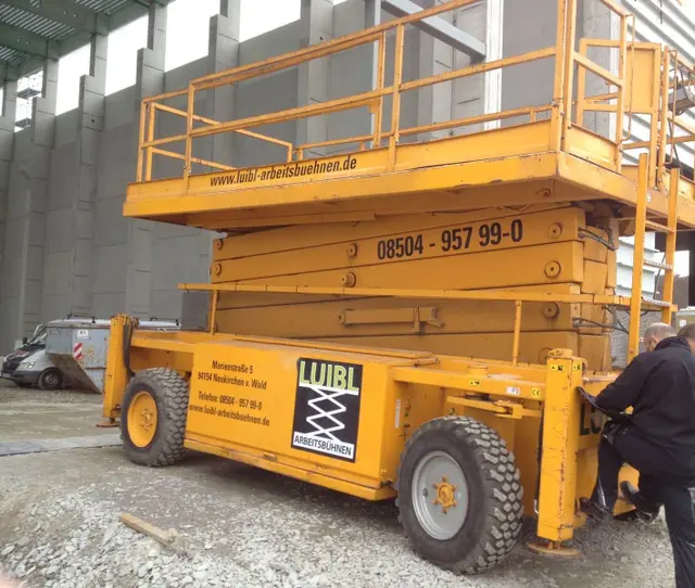 Bild 2 einer Mietmaschine vom Typ SBD-230 | JLG Liftlux 210-25
