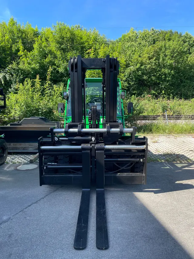 Bild 1 einer Mietmaschine vom Typ Manitou MI 80 D ST5
