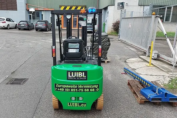 Bild 1 einer Mietmaschine vom Typ 2 tonne electric four-wheeler | EP CPD20L1 4800 mm
