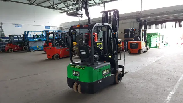 Bild 3 einer Mietmaschine vom Typ 1,8 Tonnen Elektro Dreirad | EP CPD18TV8 6000 mm