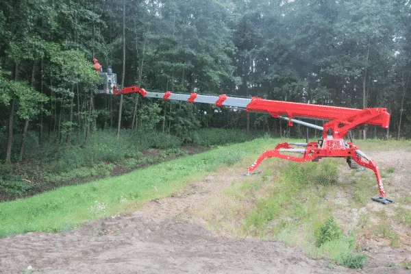 Bild 1 einer Mietmaschine vom Typ KTB-300 | Teupen LEO30Tplus