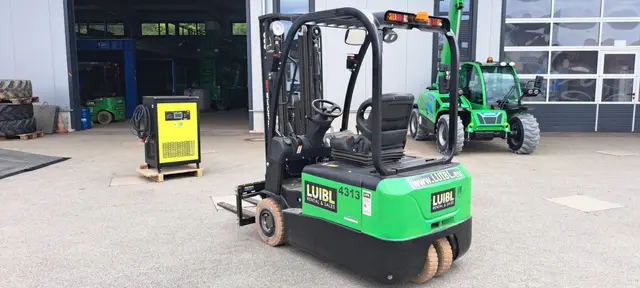 Bild 2 einer Mietmaschine vom Typ 1.8 tons electric three-wheeler| EP CPD18TV8 4800 mm