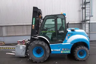 Vorschaubild 2 einer Mietmaschine vom Typ 5 tonne rough terrain forklift | Ausa C500H x4