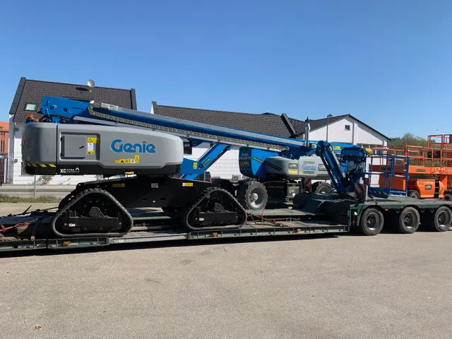 Bild 1 einer Mietmaschine vom Typ TB-218XC | Genie S-65XC Trax