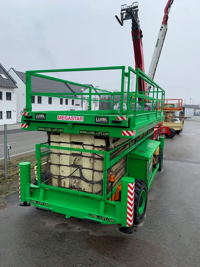 Bild 3 einer Mietmaschine vom Typ SBD-337 | Holland Lift Megastar G320