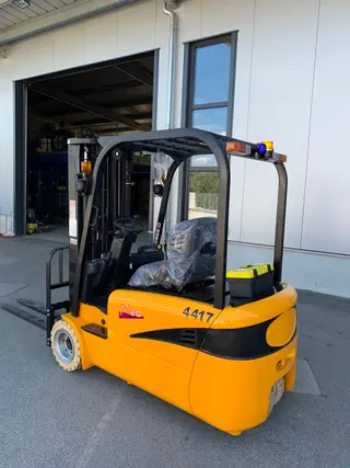 Vorschaubild 3 einer Mietmaschine vom Typ 2 tonne electric three-wheeler | Maximal Forklift FB20S-MJZ 4500 mm