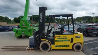 Bild einer Mietmaschine vom Typ 5 Tonnen Elektro | Hyundai 50B-9 6000 mm