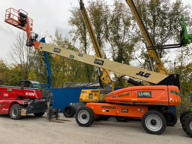 Bild 2 einer Mietmaschine vom Typ TB-433X | JLG 1350SJP
