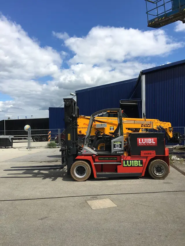 Bild 2 einer Mietmaschine vom Typ 8 tonnes electric | Kalmar ECF 80-9 3450 mm