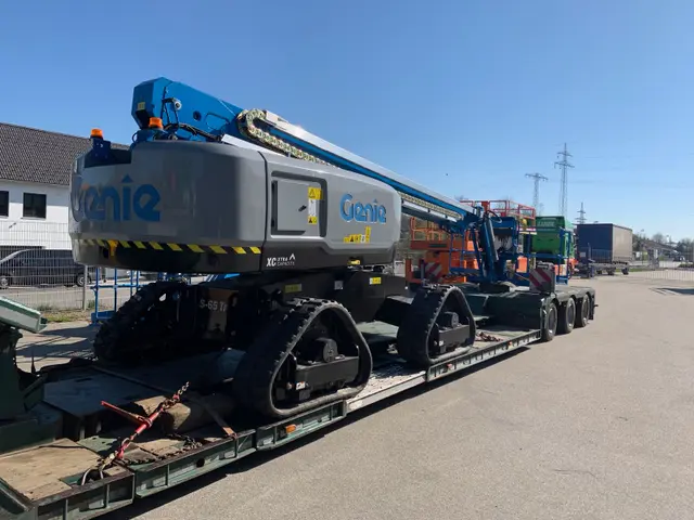 Bild 2 einer Mietmaschine vom Typ TB-218XC | Genie S-65XC Trax