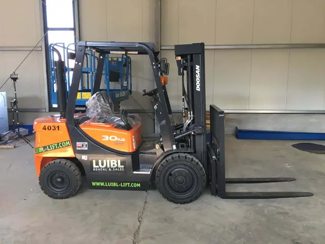 Bild 0 einer Mietmaschine vom Typ 3 tonnes diesel | Doosan D30G-Plus 5000 mm