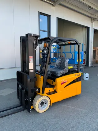 Vorschaubild 2 einer Mietmaschine vom Typ 2 tonne electric three-wheeler | Maximal Forklift FB20S-MJZ 4500 mm