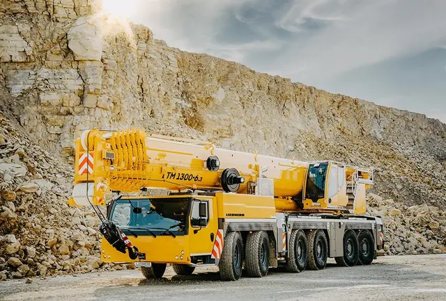 Bild 2 einer Mietmaschine vom Typ Mobile crane 300 tons | Liebherr LTM 1300 6.3