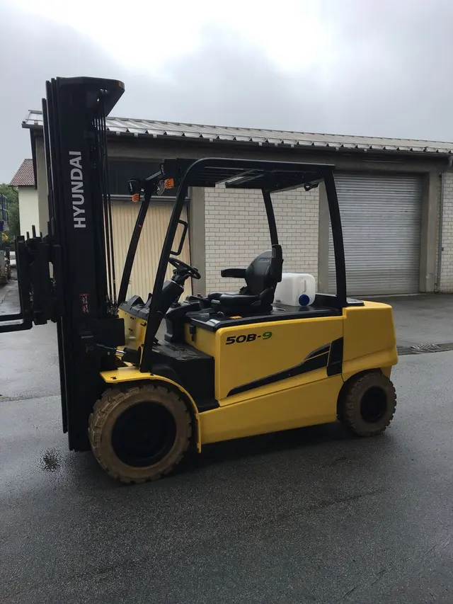 Bild 2 einer Mietmaschine vom Typ 5 tonnes electric | Hyundai 50B-9 6000 mm