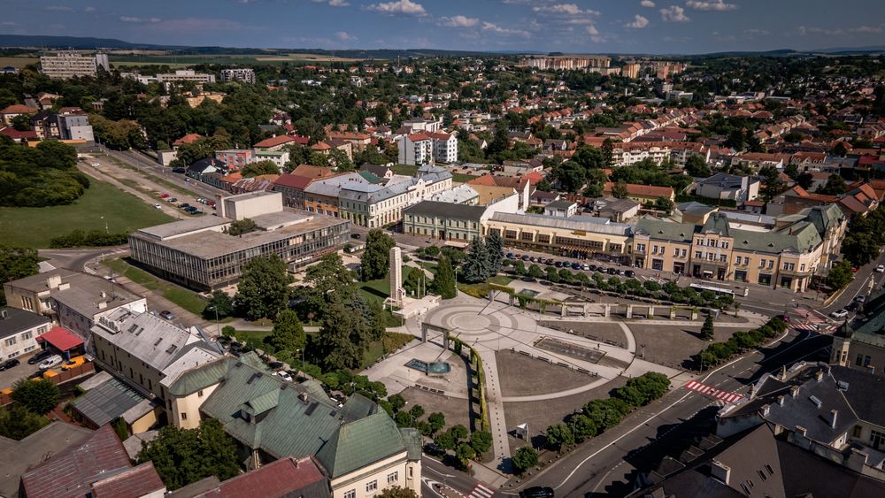 Aerial work platform and construction machinery rental in Levice